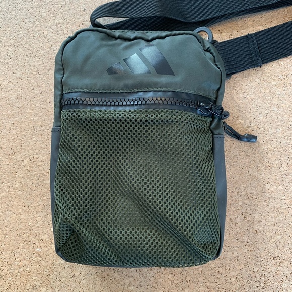 Adidas small cross body nylon bag. - Picture 7 of 7